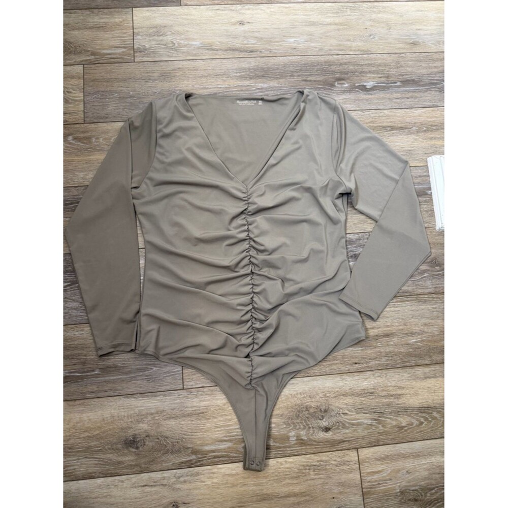 Abercrombie & Fitch Ruched V-Neck Long Sleeve Bodysuit in Taupe Sz XXL